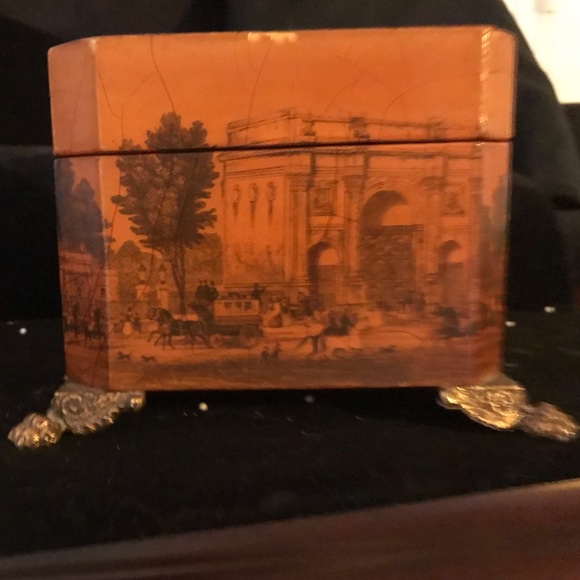 Collectible Box ❤️ - Picture 5 of 8